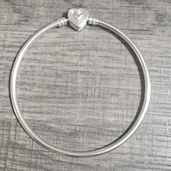 Pandora Jewelry - Pandora Radiating Heart Clasp Bangle Sterling silver